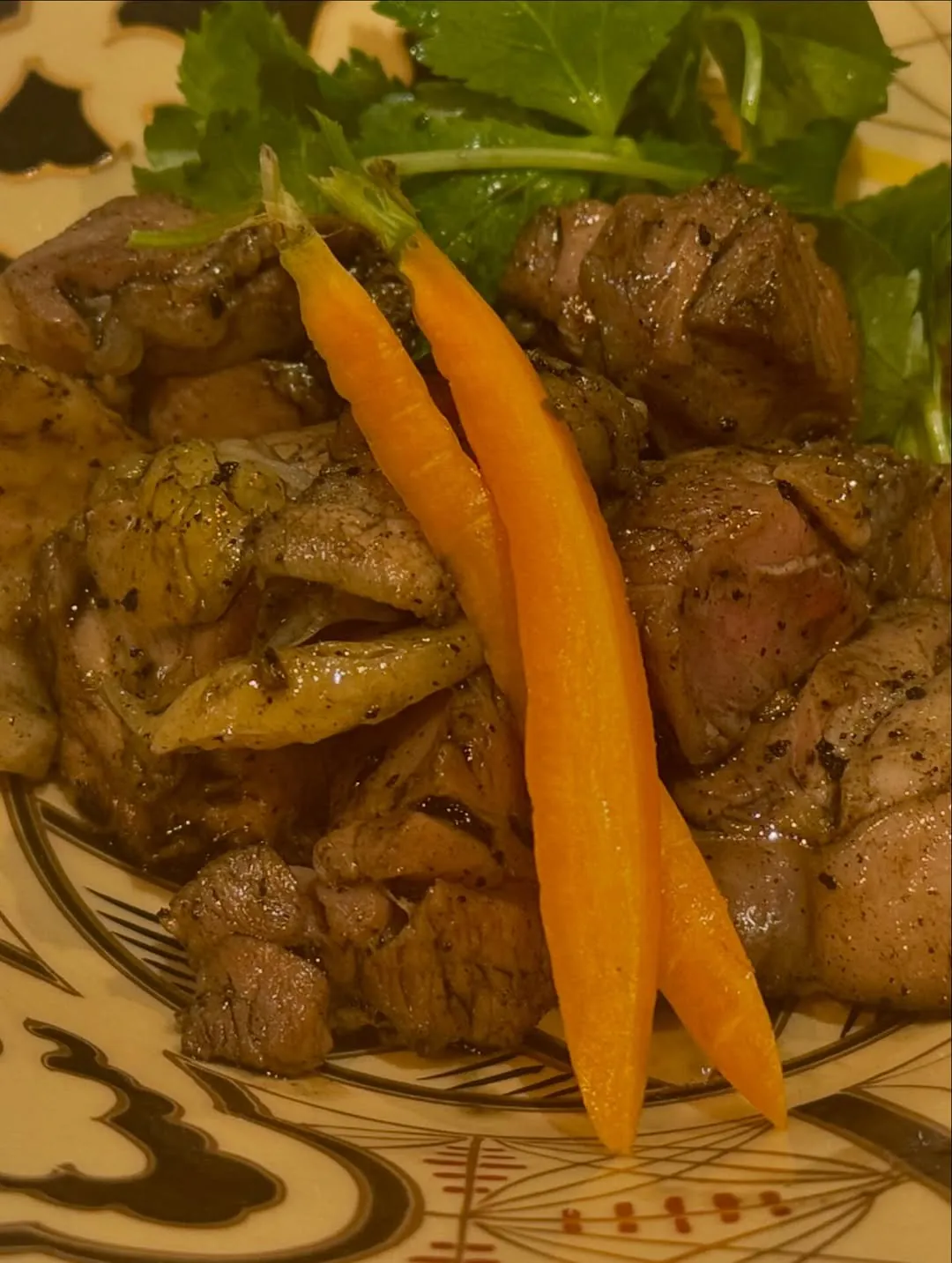 比内地鶏を豪快に炙った炭焼き